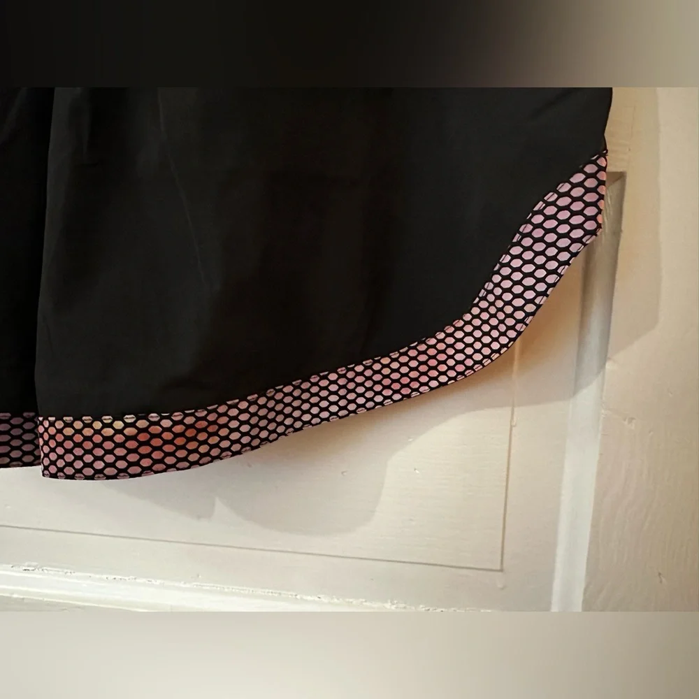 Lululemon Lab Seawheeze 2018 Jeva Short Reflective Black and Pink Sz 8